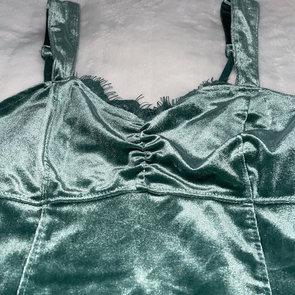 Abercrombie & Fitch Womens velvet crop top - Picture 2 of 6